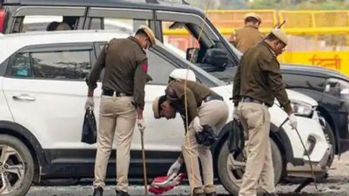 ఎర్రకోట పేలుడు కేసు: 2 కిలోల అమ్మోనియం నైట్రేట్ వాడకం, ఉమర్ నబీ పాత్ర